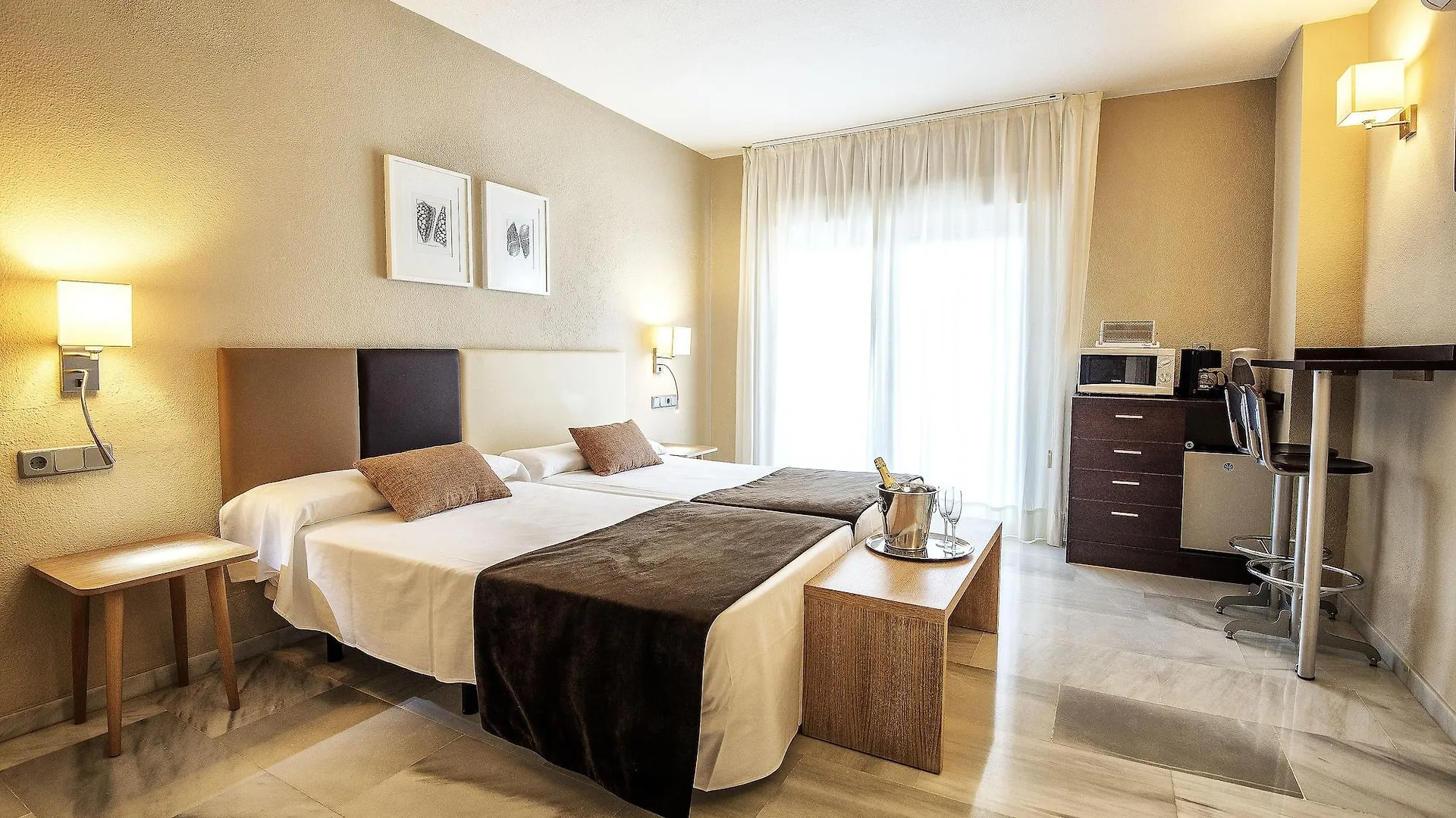 *** Hotel First Flatotel Internacional Benalmádena España